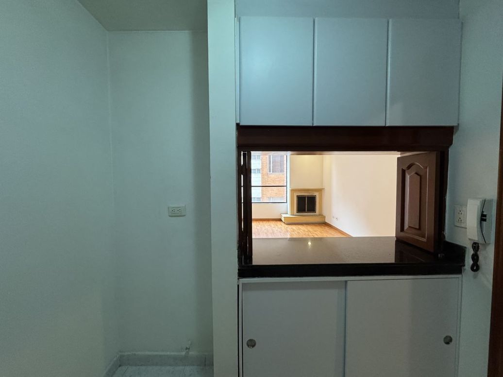 Apartamento de 2 alcobas en venta en Los Rosales, Bogotá, 68 m² · foto 9 de 18