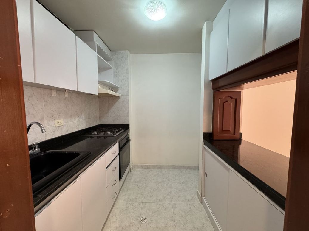 Apartamento de 2 alcobas en venta en Los Rosales, Bogotá, 68 m² · foto 7 de 18