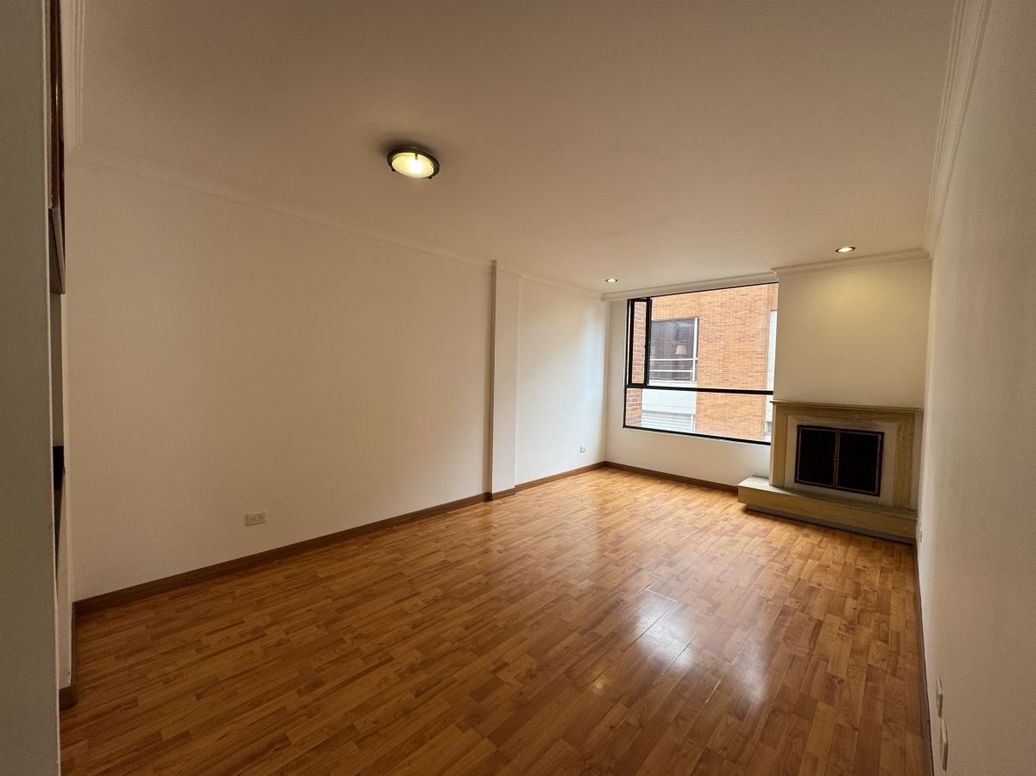 Apartamento de 2 alcobas en venta en Los Rosales, Bogotá, 68 m² · foto 3 de 18