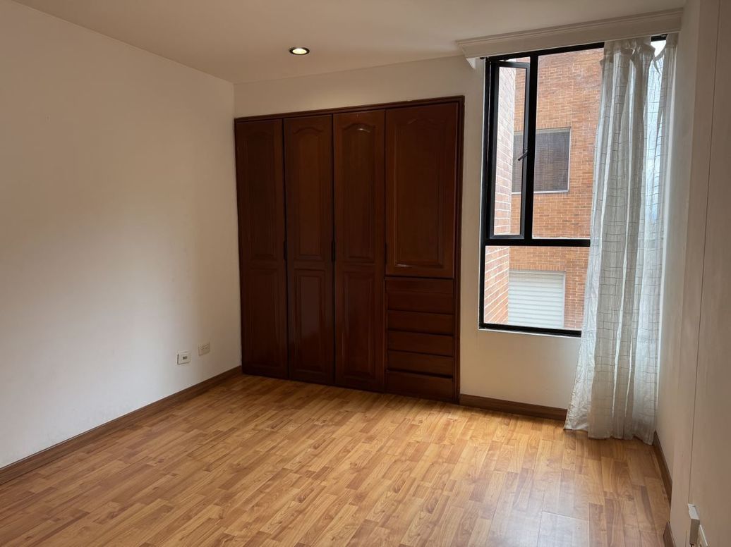 Apartamento de 2 alcobas en venta en Los Rosales, Bogotá, 68 m² · foto 13 de 18