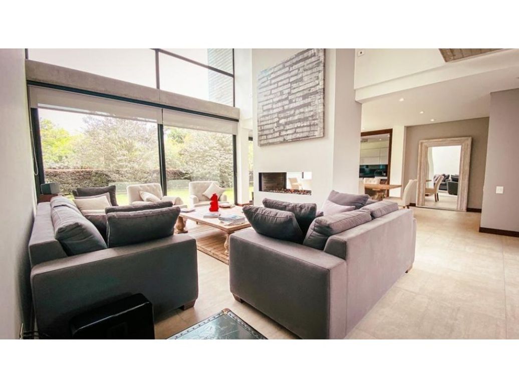 Casa de 4 alcobas en venta en Suba, Bogotá, 440 m² · foto 2 de 20