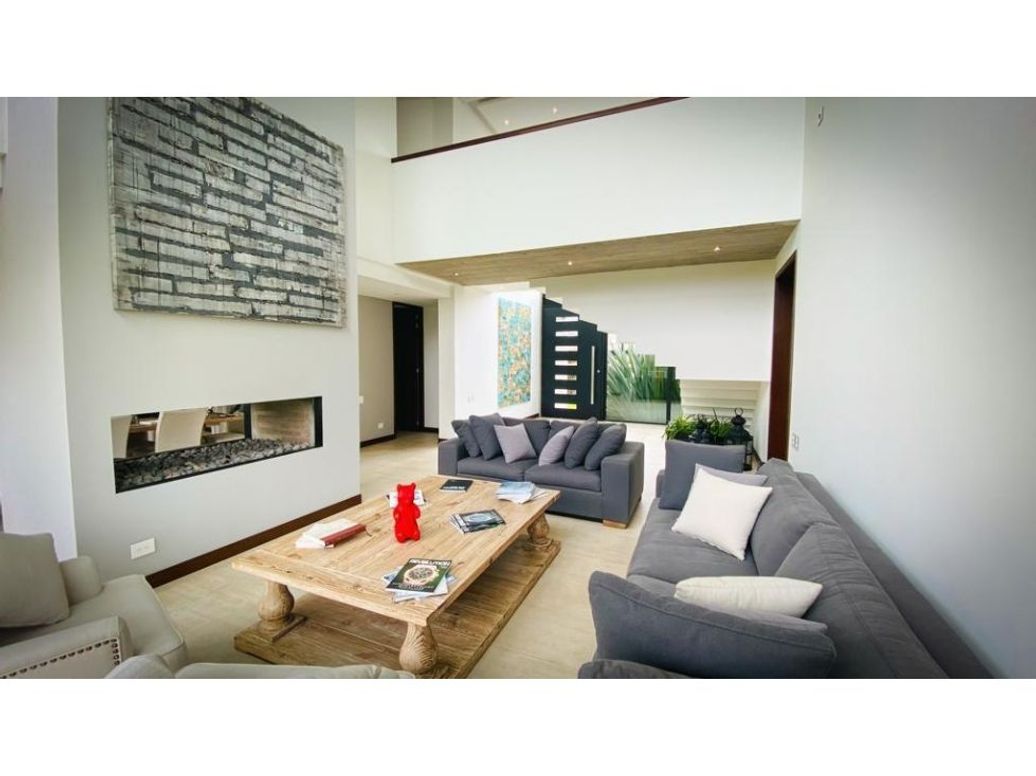 Casa de 4 alcobas en venta en Suba, Bogotá, 440 m² · foto 3 de 20