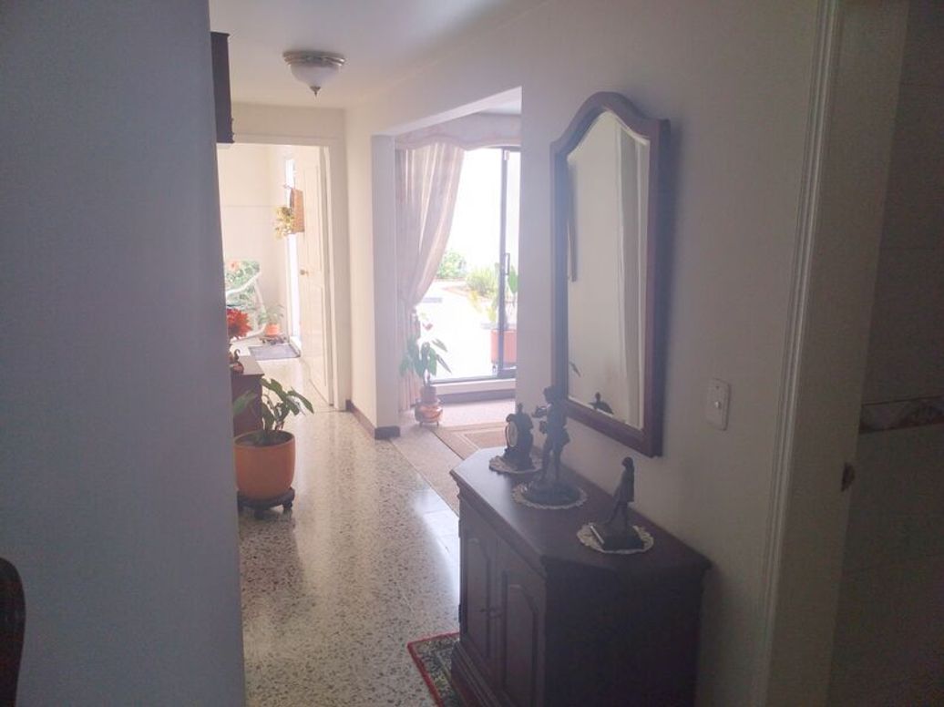 Casa de 4 alcobas en venta en Mónaco, Bogotá, 250 m² · foto 2 de 19