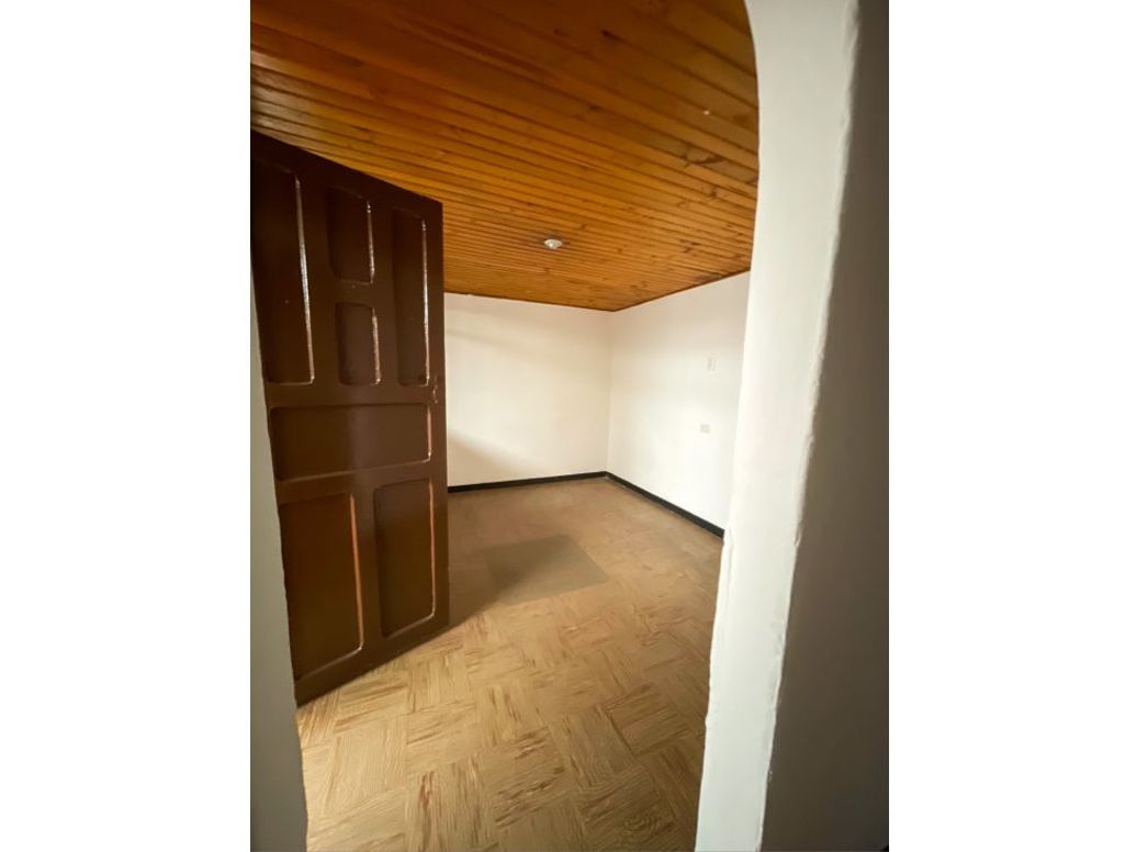 Casa de 6 alcobas en venta en Simón Bolívar, Bogotá, 150 m² · foto 2 de 20