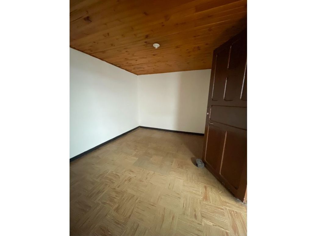 Casa de 6 alcobas en venta en Simón Bolívar, Bogotá, 150 m² · foto 3 de 20