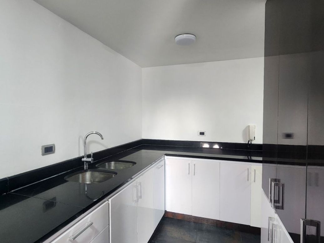 Apartamento de 3 alcobas en venta en San Patricio, Bogotá, 206 m² · foto 16 de 20