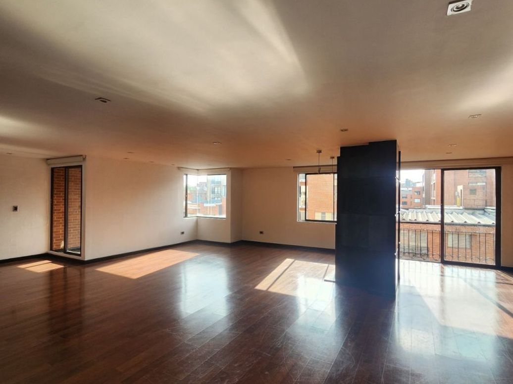 Apartamento de 3 alcobas en venta en San Patricio, Bogotá, 206 m² · foto 15 de 20