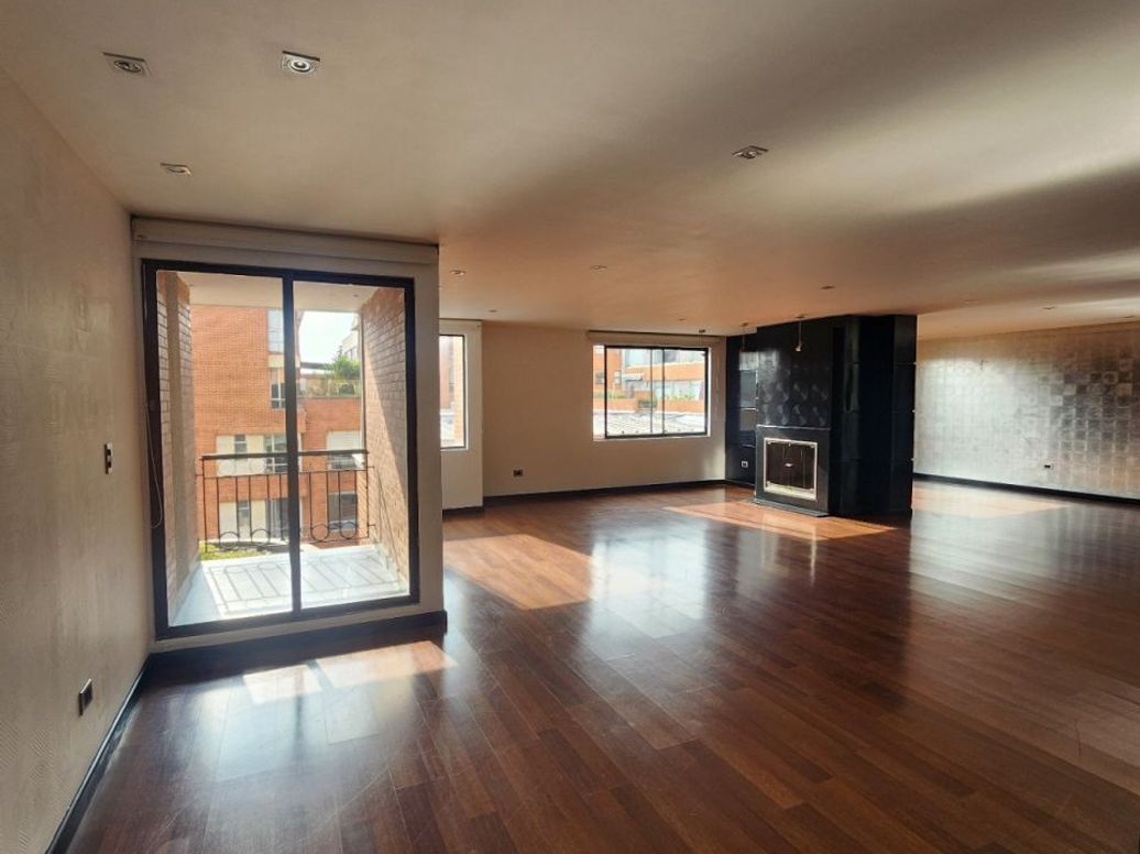 Apartamento de 3 alcobas en venta en San Patricio, Bogotá, 206 m² · foto 11 de 20