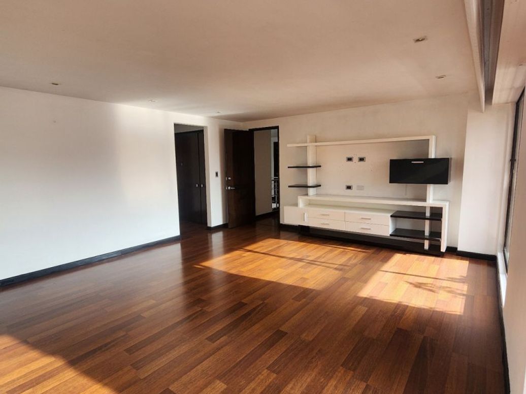 Apartamento de 3 alcobas en venta en San Patricio, Bogotá, 206 m² · foto 4 de 20