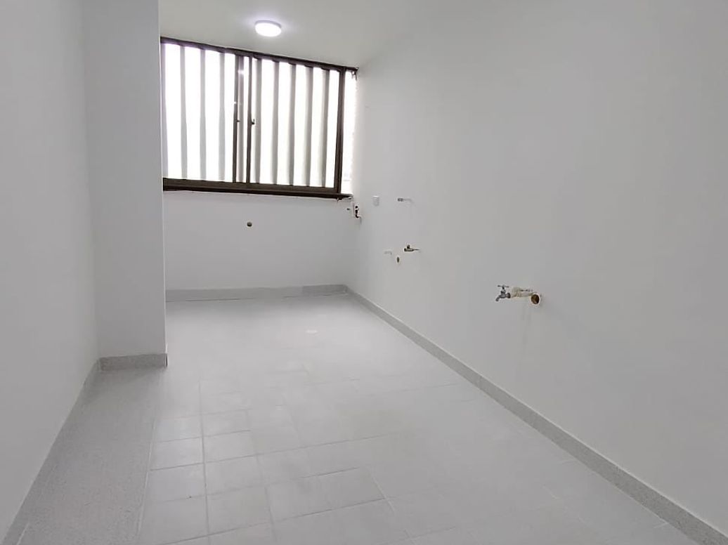 Apartamento de 4 alcobas en venta en Colseguros, Bogotá, 113 m² · foto 19 de 20