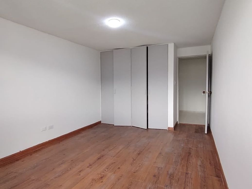Apartamento de 4 alcobas en venta en Colseguros, Bogotá, 113 m² · foto 12 de 20