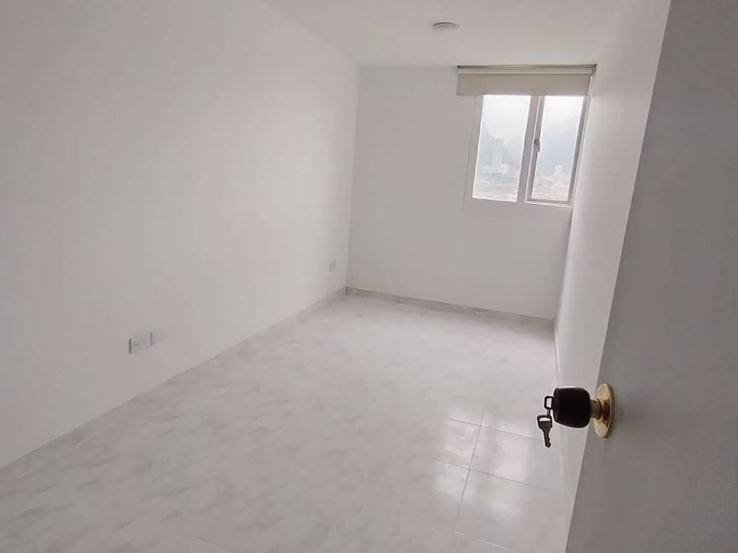 Apartamento de 4 alcobas en venta en Colseguros, Bogotá, 113 m² · foto 10 de 20