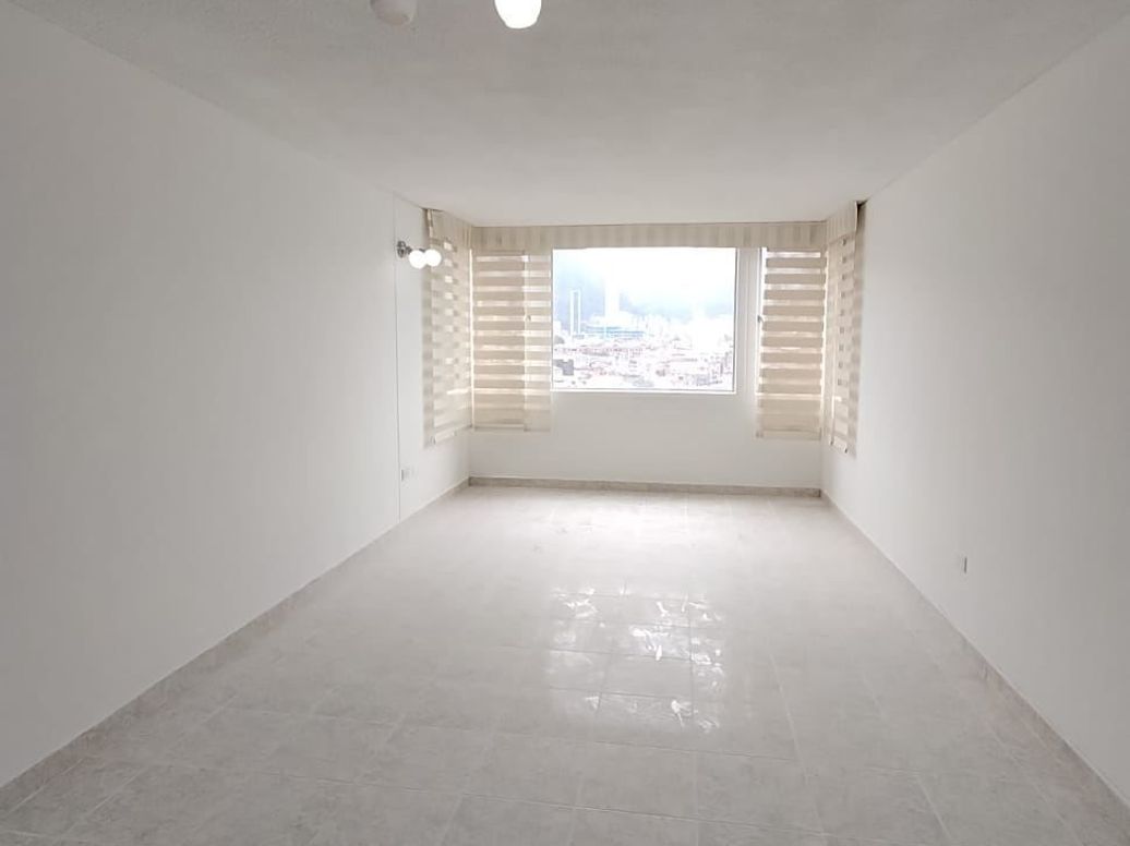 Apartamento de 4 alcobas en venta en Colseguros, Bogotá, 113 m² · foto 2 de 20
