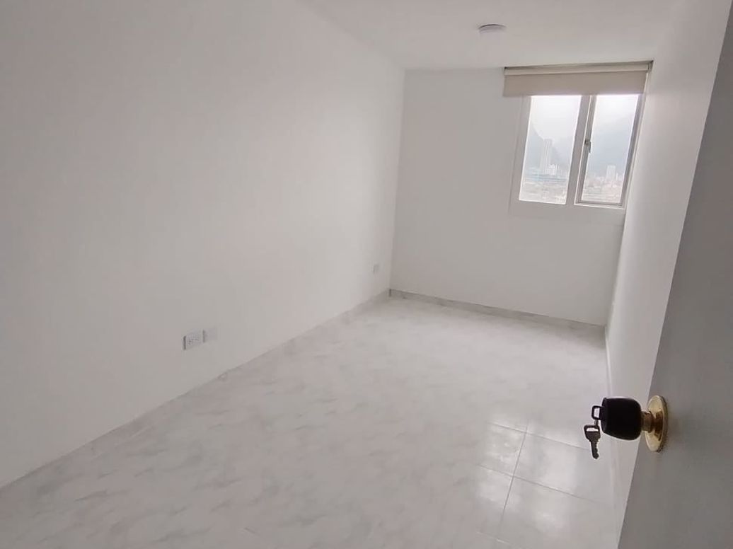 Apartamento de 4 alcobas en venta en Colseguros, Bogotá, 113 m² · foto 11 de 20
