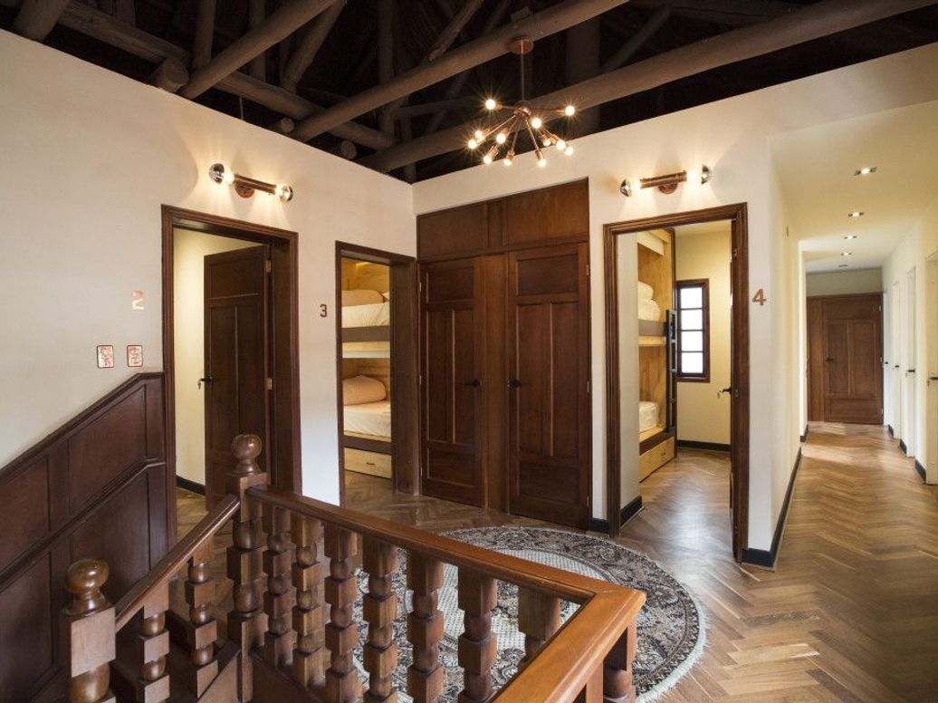 Casa de 5 alcobas en venta en La Magdalena, Bogotá, 290 m² · foto 2 de 7