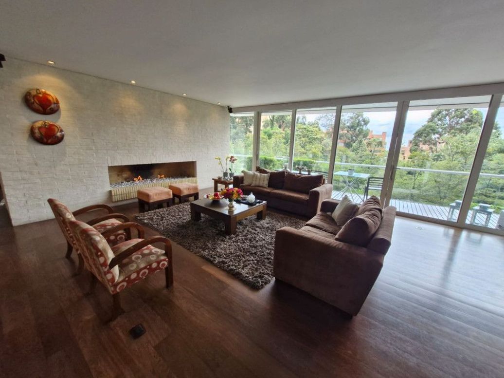 Apartamento de 3 alcobas en venta en Los Rosales, Bogotá, 290 m² · foto 2 de 20