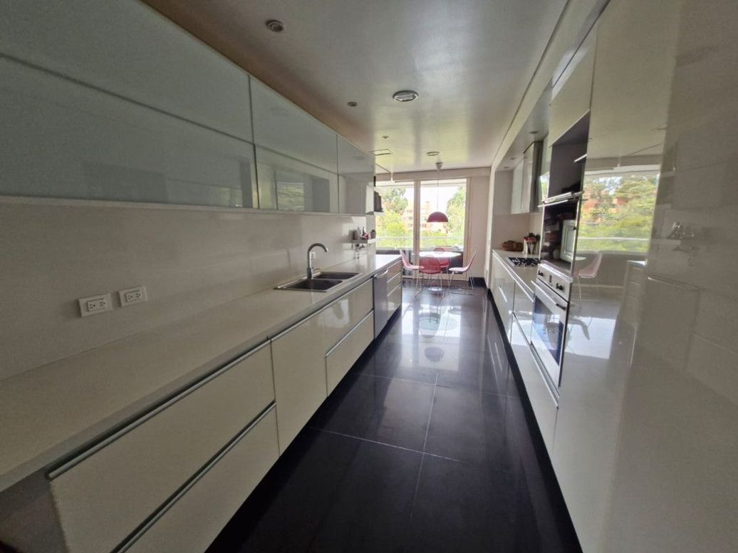 Apartamento de 3 alcobas en venta en Los Rosales, Bogotá, 290 m² · foto 10 de 20