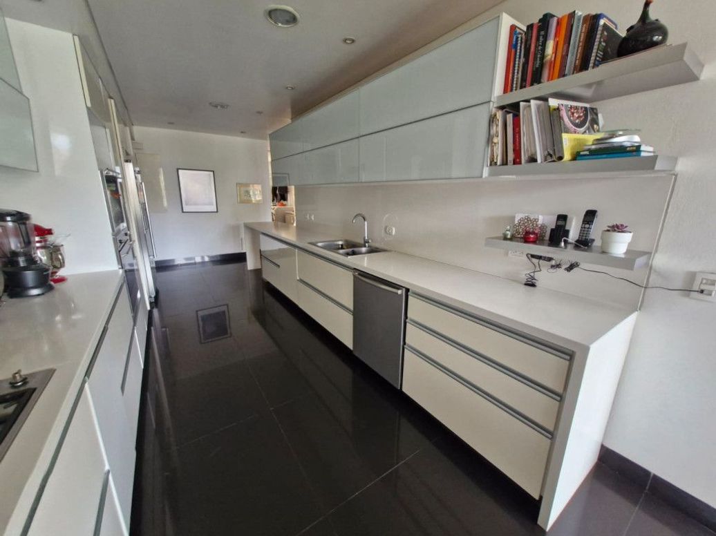 Apartamento de 3 alcobas en venta en Los Rosales, Bogotá, 290 m² · foto 5 de 20