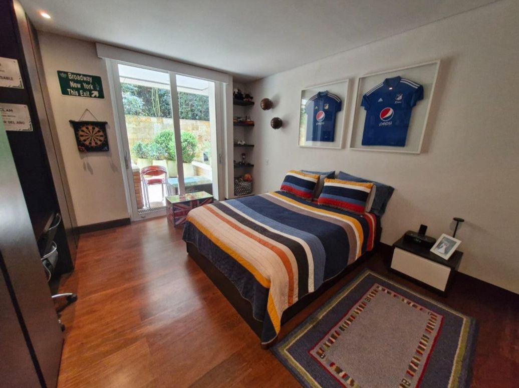 Apartamento de 3 alcobas en venta en Los Rosales, Bogotá, 290 m² · foto 17 de 20