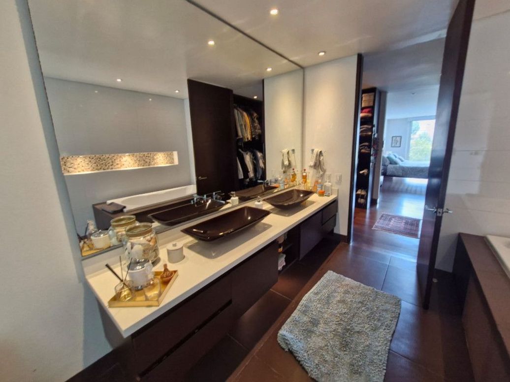 Apartamento de 3 alcobas en venta en Los Rosales, Bogotá, 290 m² · foto 19 de 20