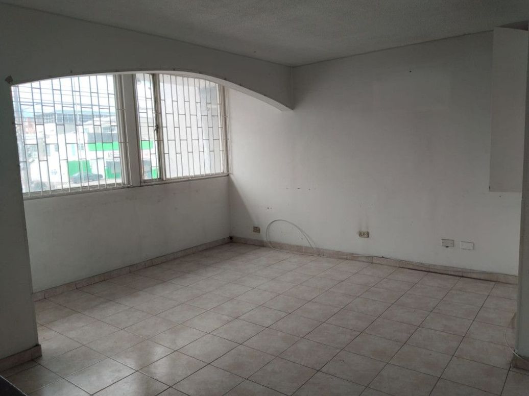Casa de 12 alcobas en venta en San Luis, Bogotá, 437 m² · foto 5 de 20