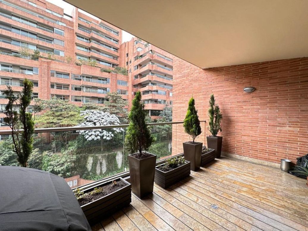 Apartamento de 3 alcobas en venta en Los Rosales, Bogotá, 300 m² · foto 14 de 20