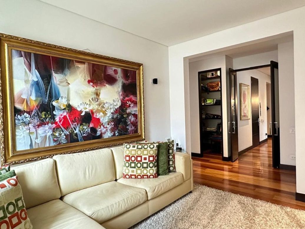 Apartamento de 3 alcobas en venta en Los Rosales, Bogotá, 300 m² · foto 19 de 20