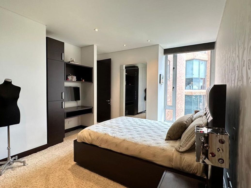 Apartamento de 3 alcobas en venta en Los Rosales, Bogotá, 300 m² · foto 10 de 20