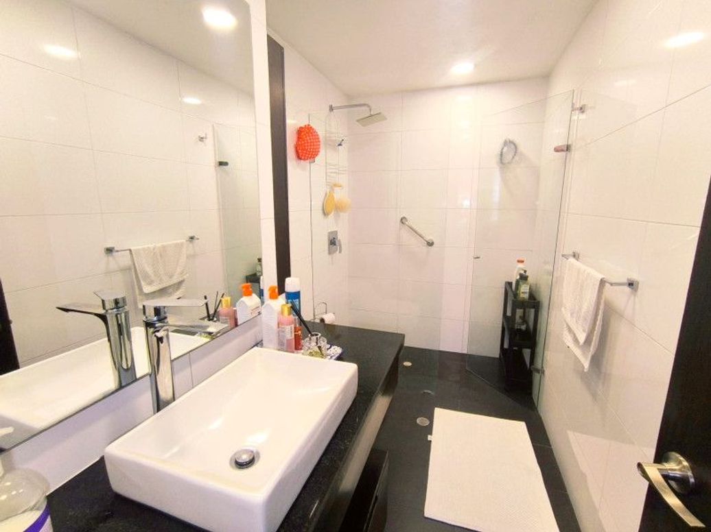 Apartamento de 3 alcobas en venta en Santa Barbara Central, Bogotá, 209 m² · foto 11 de 20