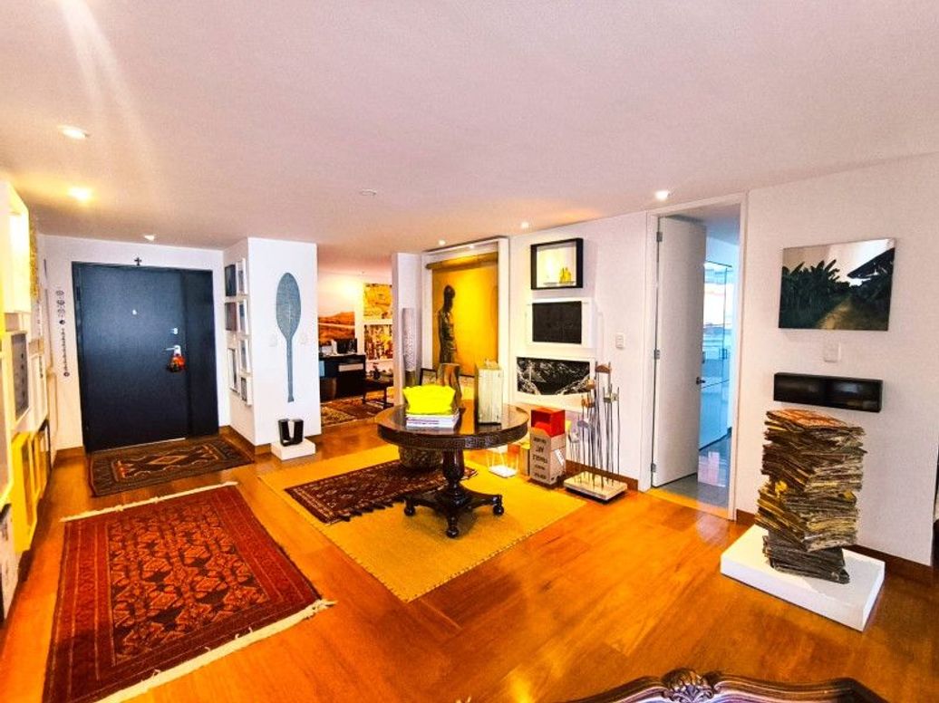 Apartamento de 3 alcobas en venta en Santa Barbara Central, Bogotá, 209 m² · foto 3 de 20