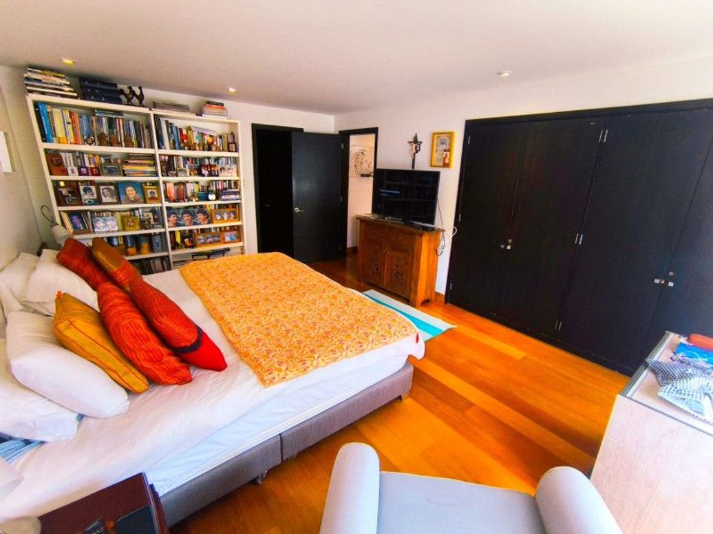 Apartamento de 3 alcobas en venta en Santa Barbara Central, Bogotá, 209 m² · foto 16 de 20