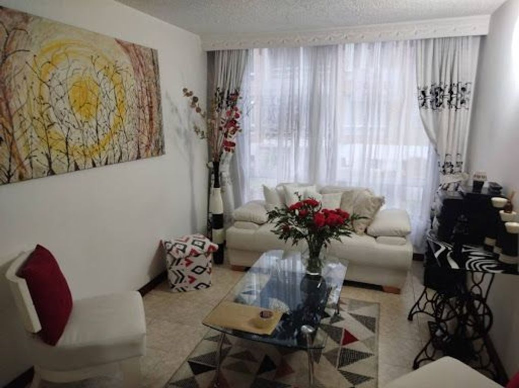 Apartamento de 2 alcobas en venta en Villas De Granada, Bogotá, 64 m² · foto 2 de 20