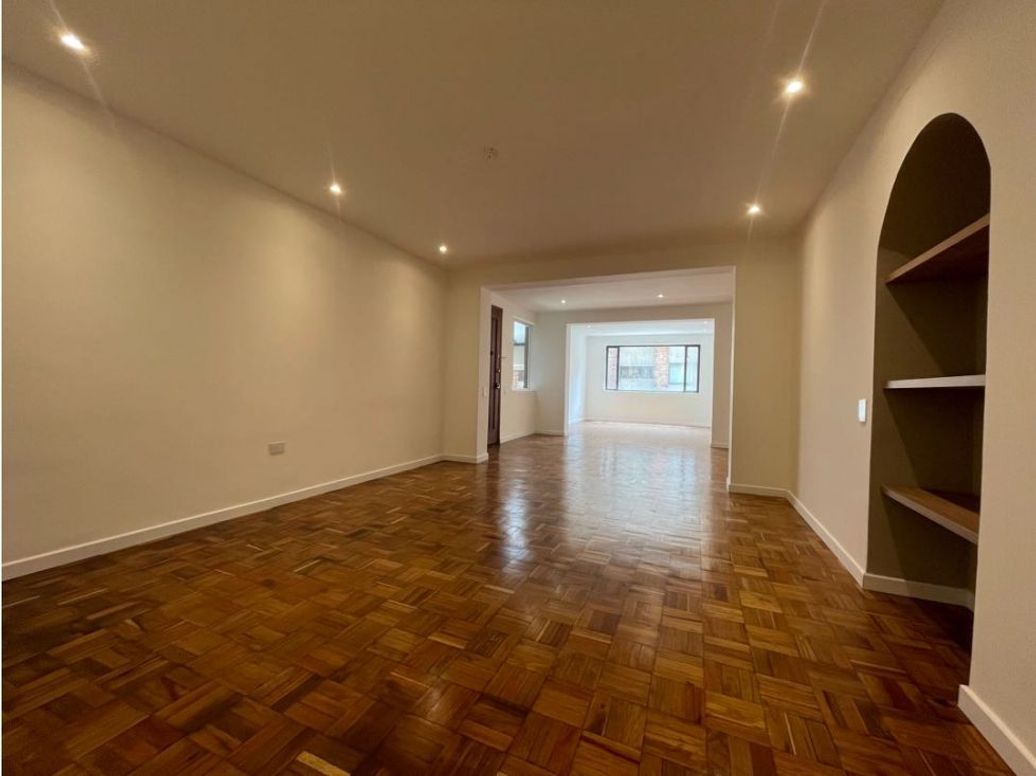 Apartamento de 3 alcobas en venta en Los Rosales, Bogotá, 187 m² · foto 8 de 20