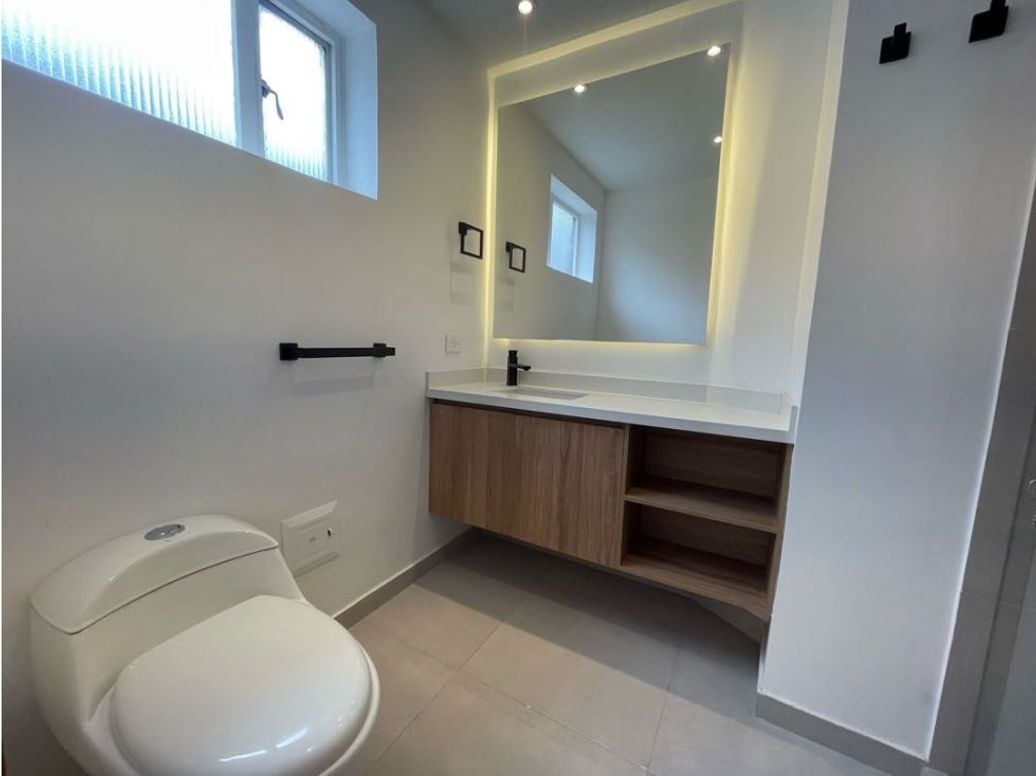 Apartamento de 3 alcobas en venta en Los Rosales, Bogotá, 187 m² · foto 13 de 20