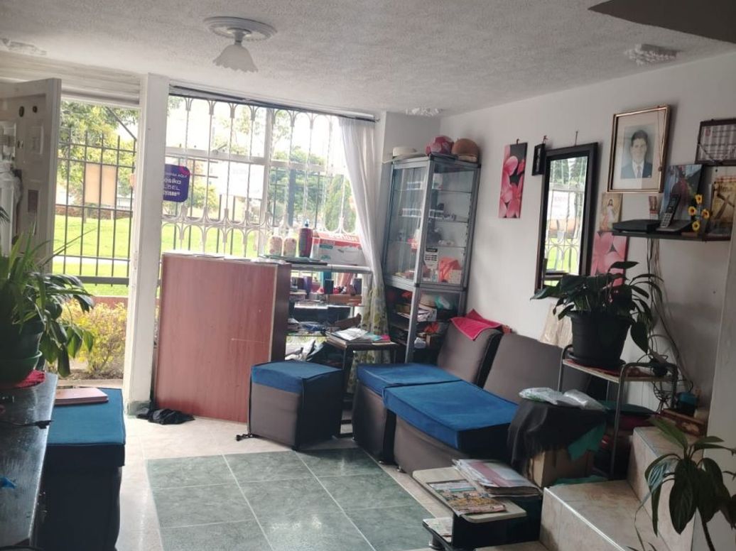 Casa de 4 alcobas en venta en Cr Jardines De Alsacia, Bogotá, 75 m² · foto 2 de 7