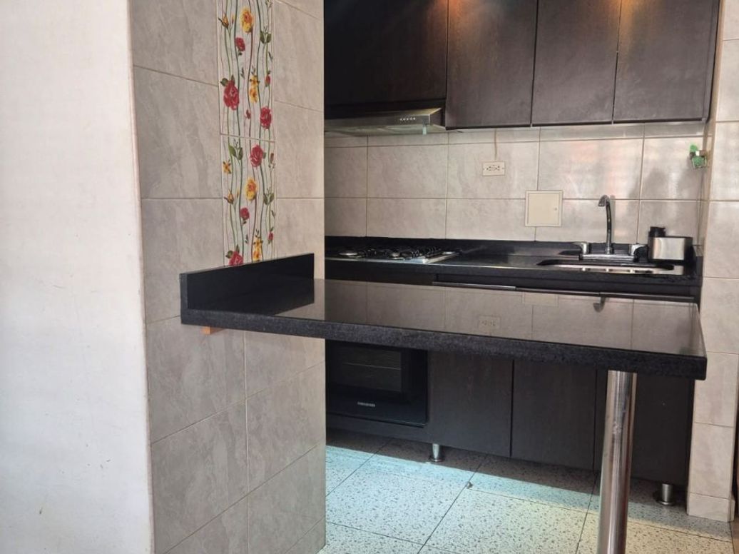 Apartamento de 3 alcobas en venta en India Catalina, Bogotá, 47 m² · foto 3 de 9
