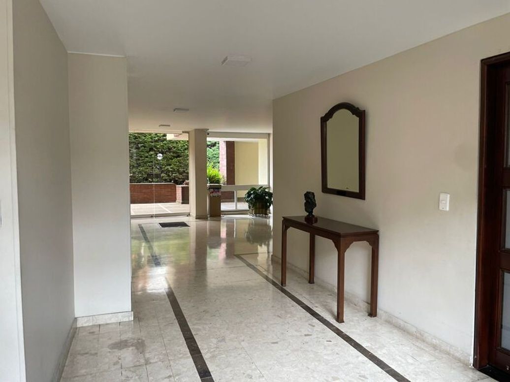 Apartamento de 3 alcobas en venta en Cr Bosque De Gratamira, Bogotá, 196 m² · foto 19 de 20