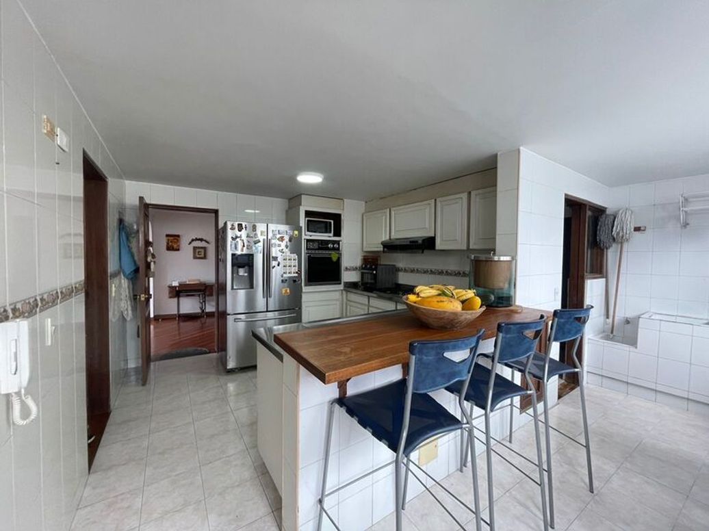 Apartamento de 3 alcobas en venta en Cr Bosque De Gratamira, Bogotá, 196 m² · foto 14 de 20