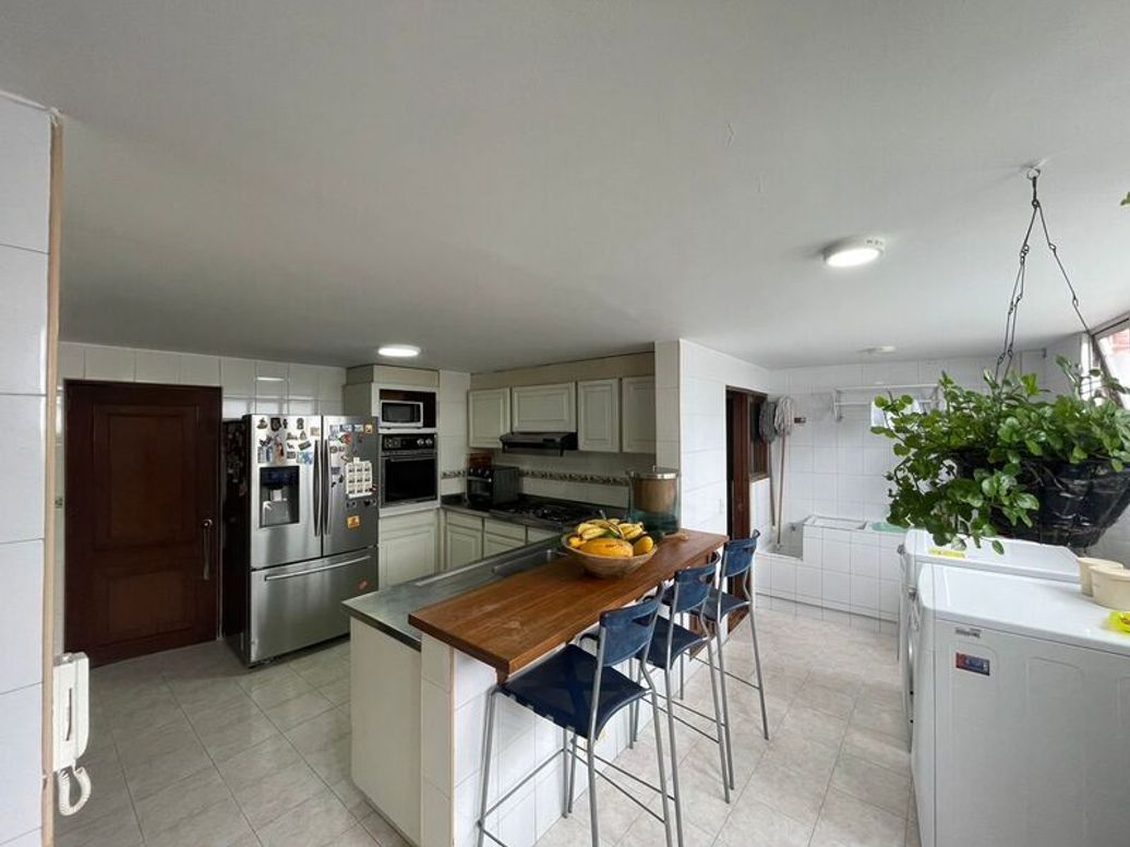 Apartamento de 3 alcobas en venta en Cr Bosque De Gratamira, Bogotá, 196 m² · foto 13 de 20