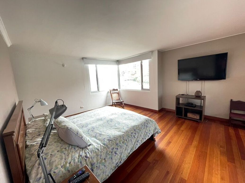 Apartamento de 3 alcobas en venta en Cr Bosque De Gratamira, Bogotá, 196 m² · foto 10 de 20