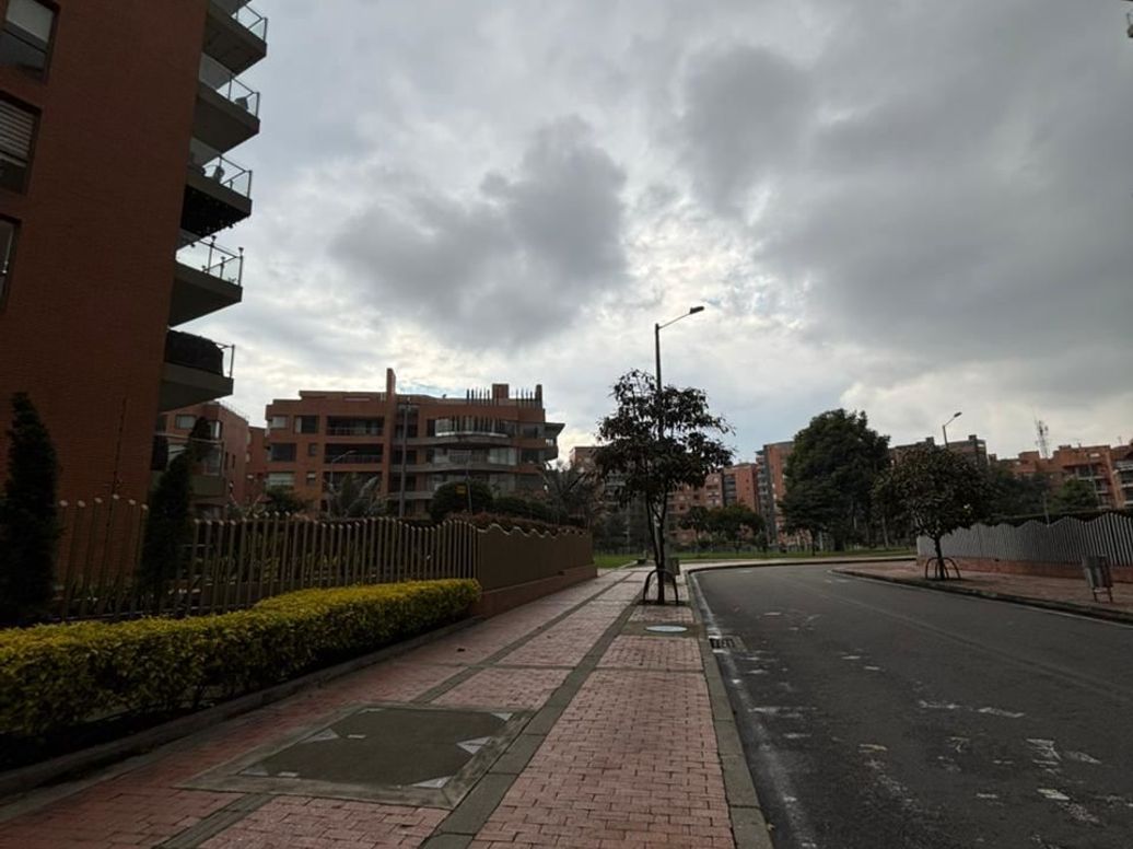 Apartamento de 4 alcobas en venta en La Esperanza Norte, Bogotá, 180 m² · foto 2 de 20