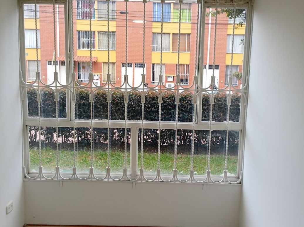 Apartamento de 3 alcobas en venta en San Bernardino Diecisiete, Bogotá, 44 m² · foto 3 de 9