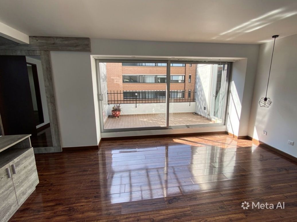 Apartamento de 2 alcobas en venta en Santa Barbara Central, Bogotá, 124 m² · foto 2 de 8