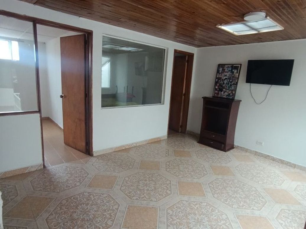 Casa de 7 alcobas en venta en Primavera, Bogotá, 317 m² · foto 11 de 20