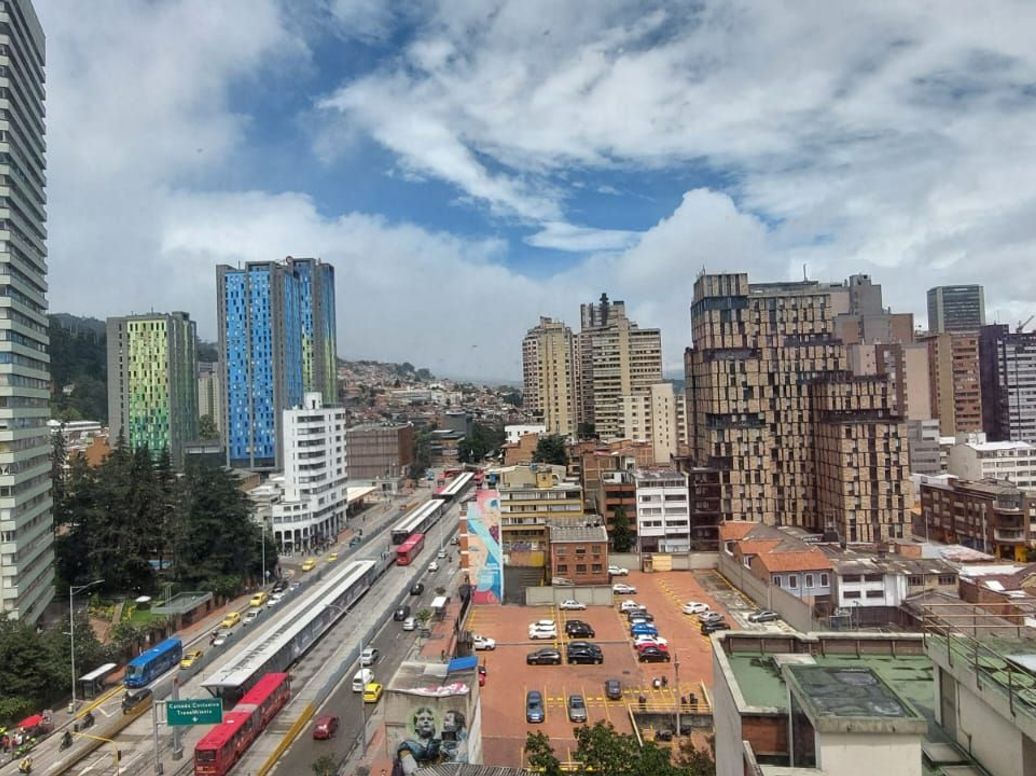 Apartamento de 3 alcobas en venta en Las Nieves, Bogotá, 135 m² · foto 2 de 18