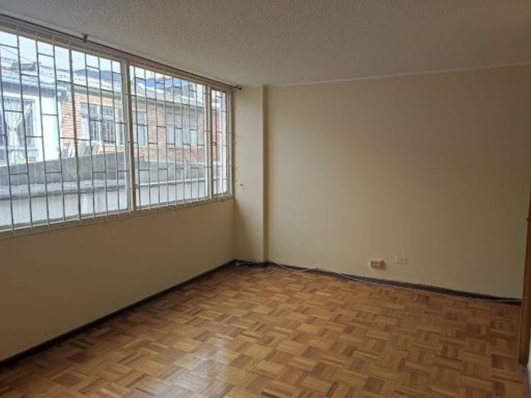 Apartamento de 2 alcobas en venta en La Soledad, Bogotá, 130 m² · foto 2 de 13