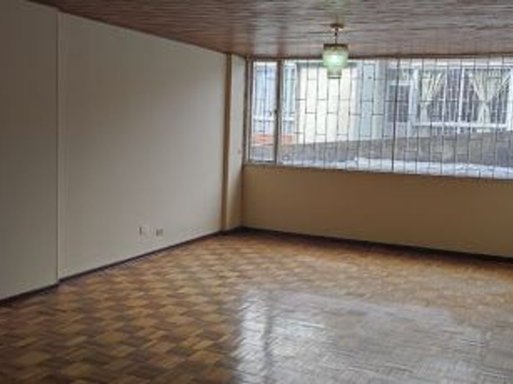 Apartamento de 2 alcobas en venta en La Soledad, Bogotá, 130 m² · foto 3 de 13