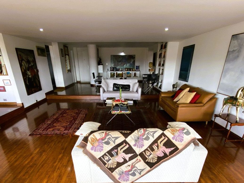 Apartamento de 2 alcobas en venta en El Refugio, Bogotá, 177 m² · foto 8 de 20