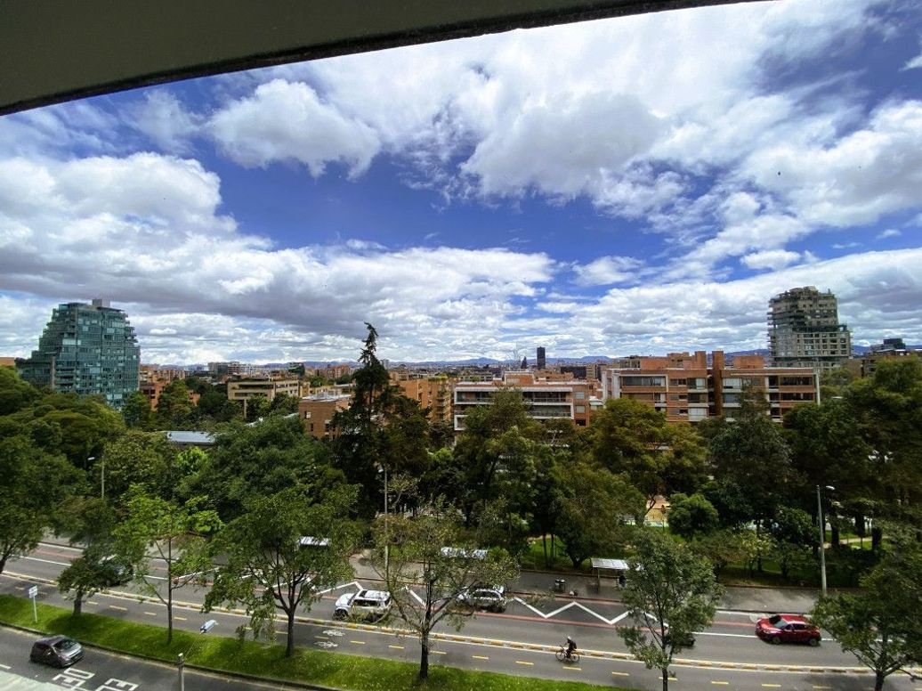 Apartamento de 2 alcobas en venta en El Refugio, Bogotá, 177 m² · foto 2 de 20