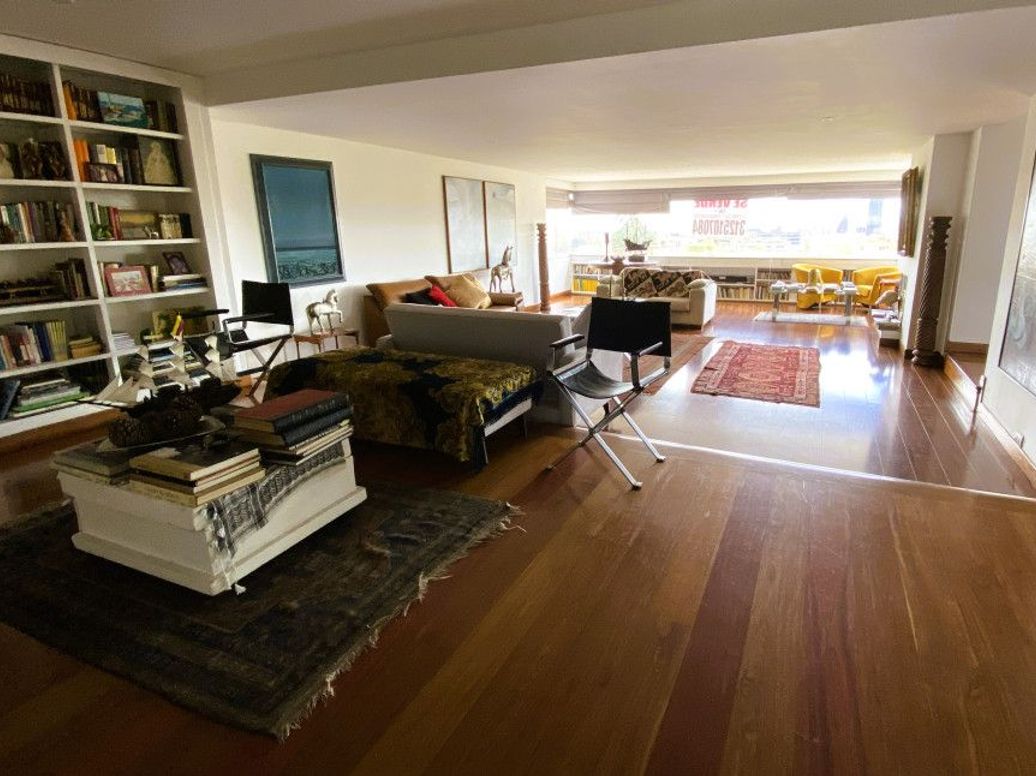 Apartamento de 2 alcobas en venta en El Refugio, Bogotá, 177 m² · foto 3 de 20